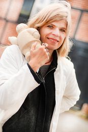 Bettina Thierig (Foto: © Schleswig-Holstein. Die Kulturzeitschrift des Nordens, 01/2016, Hrsg. Gerd Warda) Bettina Thierig (Foto: © Schleswig-Holstein. Die Kulturzeitschrift des Nordens, 01/2016, Hrsg. Gerd Warda)