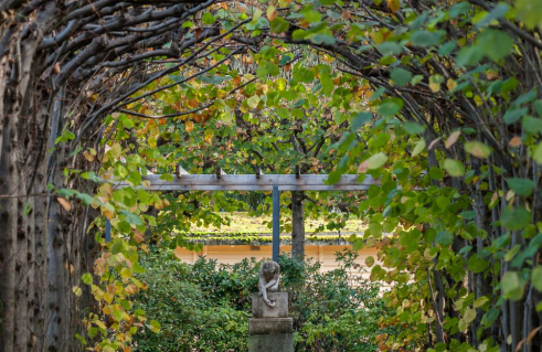 Ernst Müller-Braunschweig, Wasserschöpfendes Mädchen (Foto: Jörg Schwarze)