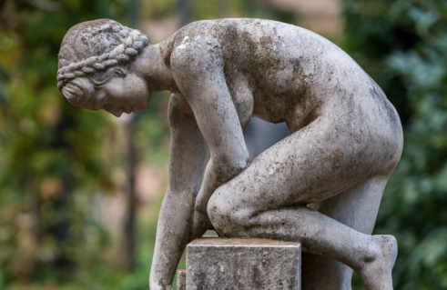 Ernst Müller-Braunschweig, Wasserschöpfendes Mädchen (Foto: Jörg Schwarze)