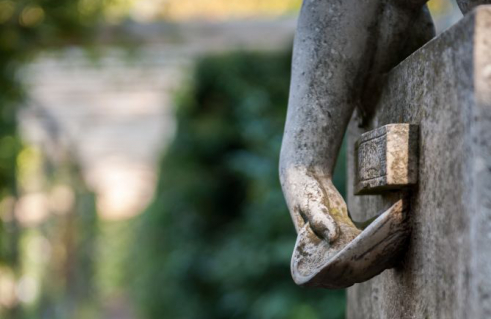 Ernst Müller-Braunschweig, Wasserschöpfendes Mädchen (Foto: Jörg Schwarze)