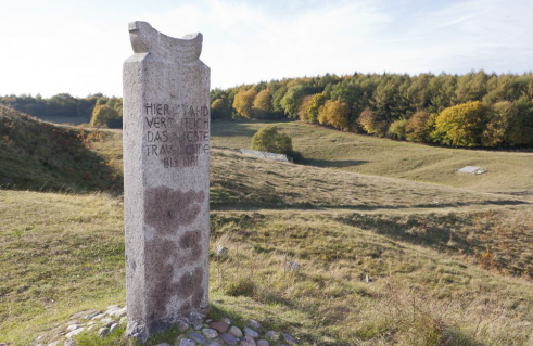 Bentien „Der Steinmetz“, Gedenkstein Stülper Huk (Foto: Nils Bergmann)