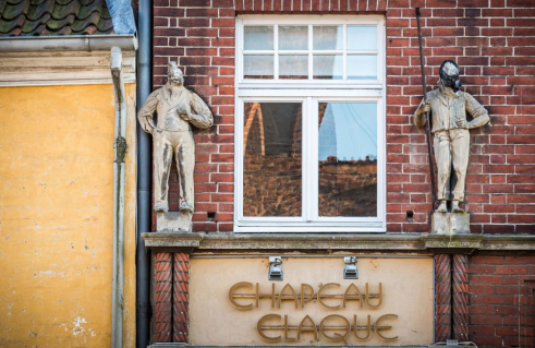 Wilhelm Christian Cuwie, Portalbekrönung Stecknitzfahrer (Foto: Jörg Schwarze)