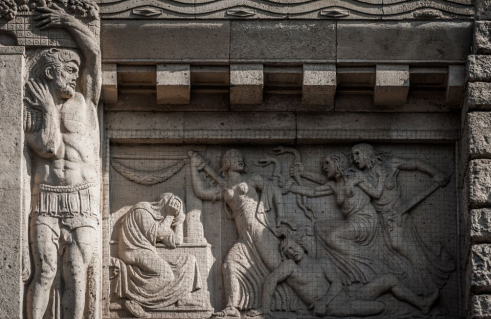 Georg Roemer und Karl Weinberger, Fassadenbekleidung Stadttheater: Apoll und die Musen, Tragödie, Komödie, Karyatiden, Atlanten (Foto: Jörg Schwarze)