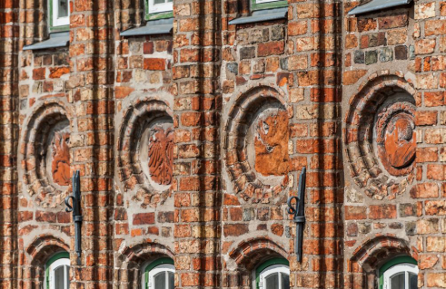 Statius von Düren (Werkstatt), Teile von „Gesetz und Gnade“, Porträtmedaillons (Foto: Jörg Schwarze)