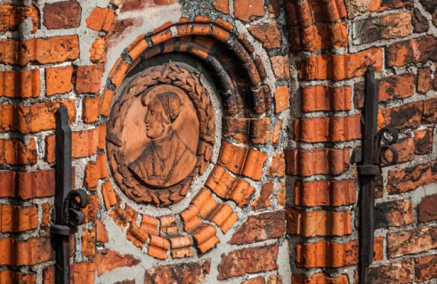 Teile von „Gesetz und Gnade“, Porträtmedaillons