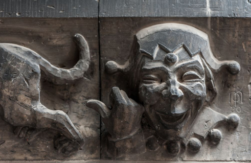 Otto Mantzel, Rathaus, Kämpferreliefs – Rekonstruktionen (Foto: Jörg Schwarze)