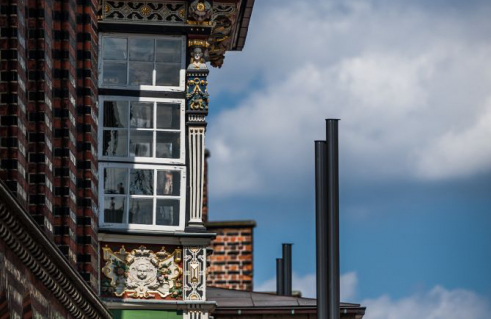 Tönnies Evers d.J. (und Werkstatt), Rathaus, Erker (Foto: Jörg Schwarze)