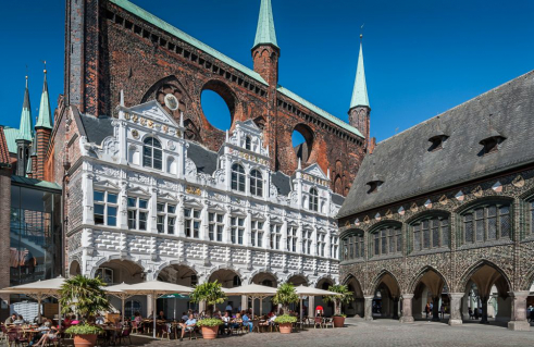 Unbekannter Künstler, Rathaus, Südfassade mit Renaissancelaube (Foto: Jörg Schwarze)