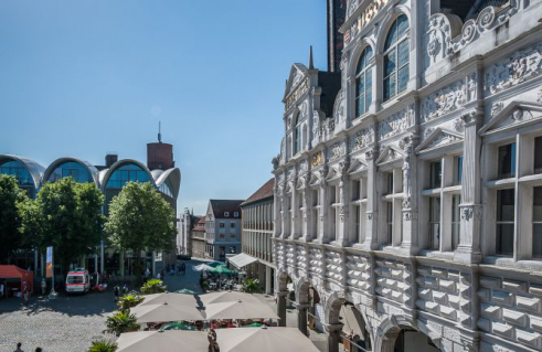 Unbekannter Künstler, Rathaus, Südfassade mit Renaissancelaube (Foto: Jörg Schwarze)