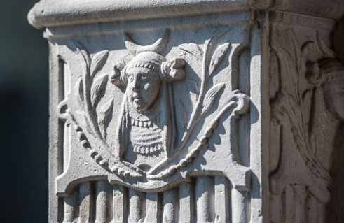 Unbekannter Künstler, Rathaus, Südfassade mit Renaissancelaube (Foto: Jörg Schwarze)