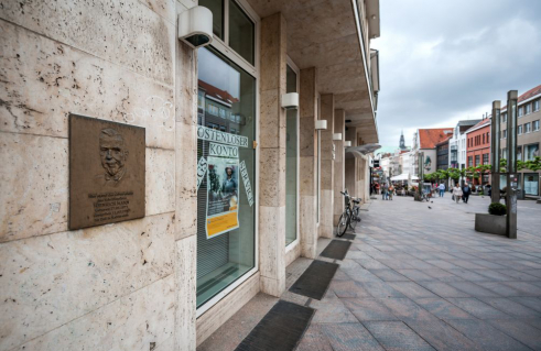 Unbekannter Künstler, Gedenktafel für Heinrich Mann (Foto: Jörg Schwarze)