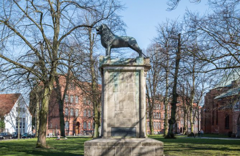 Unbekannter Künstler, Heinrich-der-Löwe-Denkmal – Kopie des Braunschweiger Löwen (Foto: Jörg Schwarze)