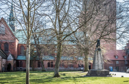 Unbekannter Künstler, Heinrich-der-Löwe-Denkmal – Kopie des Braunschweiger Löwen (Foto: Jörg Schwarze)