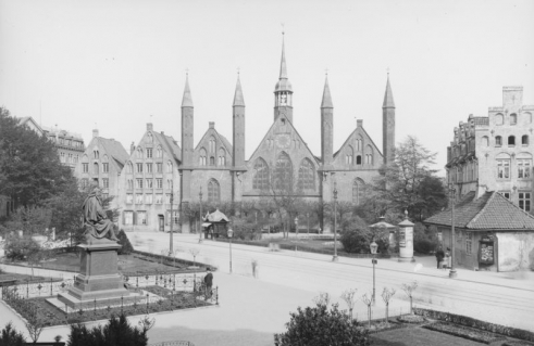 Hermann Volz, Geibel-Denkmal auf dem Koberg (Foto: Fotoarchiv der Hansestadt Lübeck)