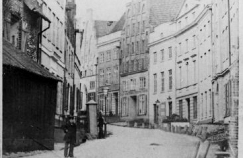 Christian Daniel Rauch, Schlafender und Wachender Löwe in der Großen Petersgrube (Foto: Fotoarchiv der Hansestadt Lübeck)