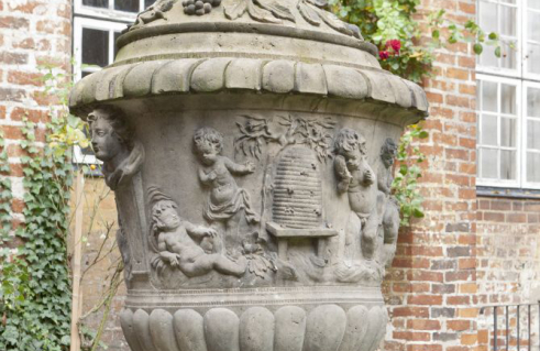 Vase Fleiß und Sparsamkeit