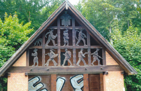 Otto Mantzel, Giebelschmuck Trafo-Haus (Foto: Text- und Fotoarchiv der Lübecker Nachrichten)