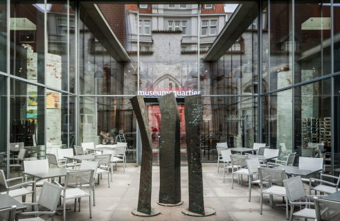 Jan Koblasa, Drei Stehende (Foto: Jörg Schwarze)