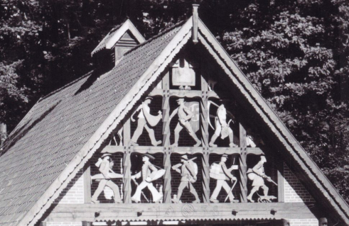 Otto Mantzel, Giebelschmuck Trafo-Haus (Foto: Text- und Fotoarchiv der Lübecker Nachrichten)