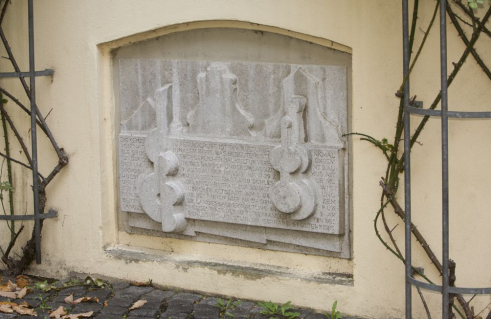 Rolf Goerler, Grundsteinrelief (Foto: Nils Bergmann)