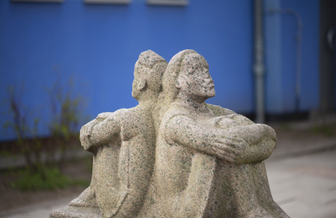 Unbekannter Künstler, Junge und Mädchen (Foto: Jan Petersen)