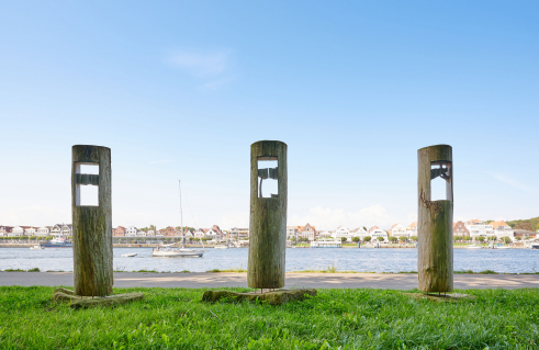 Sabine Klupsch, Verbunden / Duckdalben (Foto: Jörg Schwarze)