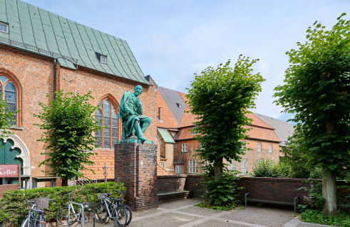 Hermann Volz, Geibel-Denkmal (Foto: Jörg Schwarze)