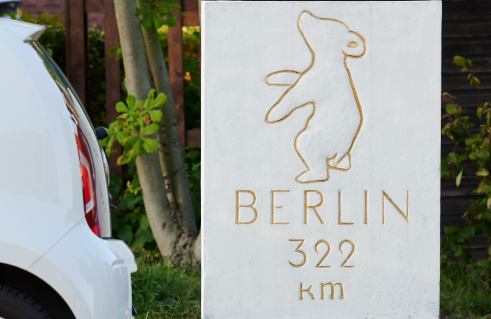 Firma Dyckerhoff Zementwerke AG, Meilenstein Berliner Bär 322 km (Foto: Jörg Schwarze)