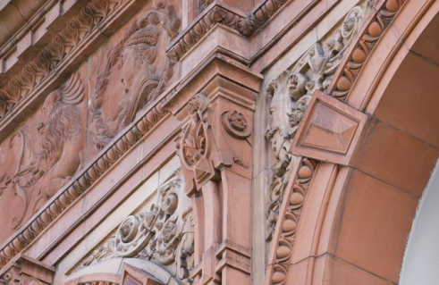 Baukeramik Hermen, Kopffries