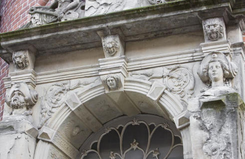 Robert Coppens, Portal Allegorien (Foto: Nils Bergmann)