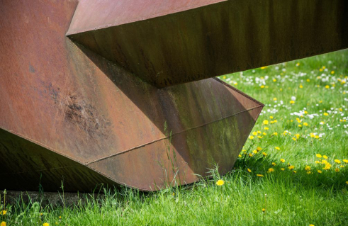 Franz Bernhard, Vitale Liegende (Foto: Jörg Schwarze)
