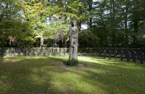 Joseph Krautwald, Ehrenmal für die Bombenopfer der Hansestadt Lübeck/Mutter mit Kindern (Foto: Nils Bergmann)