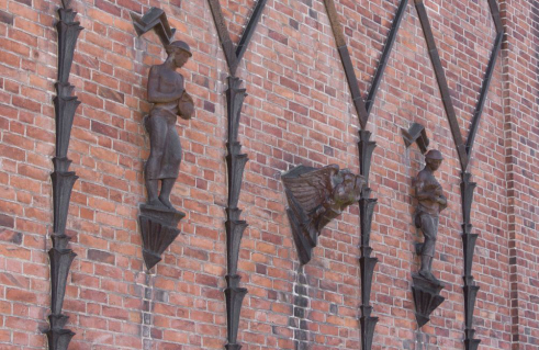 Richard Emil Kuöhl, Fassadenschmuck Gewerbe-Allegorien (Foto: Nils Bergmann)