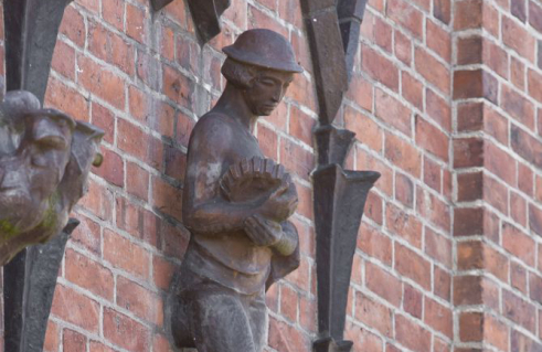 Richard Emil Kuöhl, Fassadenschmuck Gewerbe-Allegorien (Foto: Nils Bergmann)