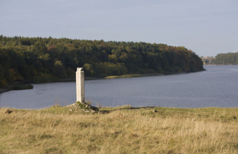 Bentien „Der Steinmetz“, Gedenkstein Stülper Huk (Foto: Nils Bergmann)