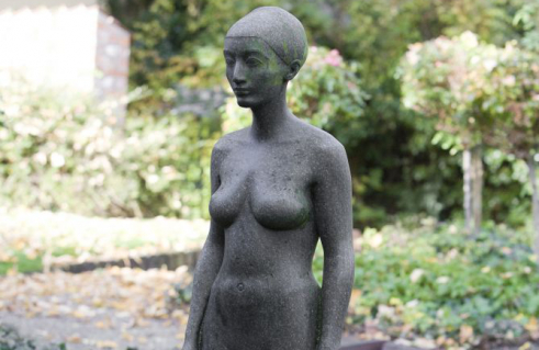 Klaus Kütemeier, Stehende weibliche Figur (Foto: Nils Bergmann)