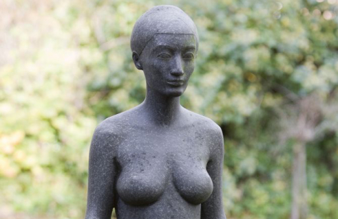 Stehende weibliche Figur