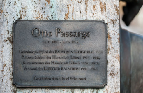 Josef Andrey Wieczorek, Büste Otto Passarge (Foto: Jörg Schwarze)