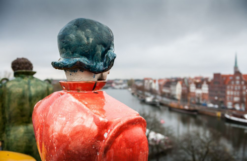 Thomas Schütte, Die Fremden (Foto: Jörg Schwarze)