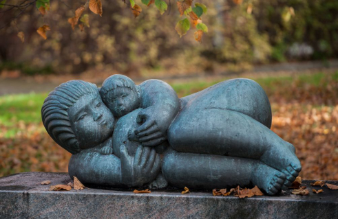 Heinrich Brand, Die Bergende (Foto: Jörg Schwarze)